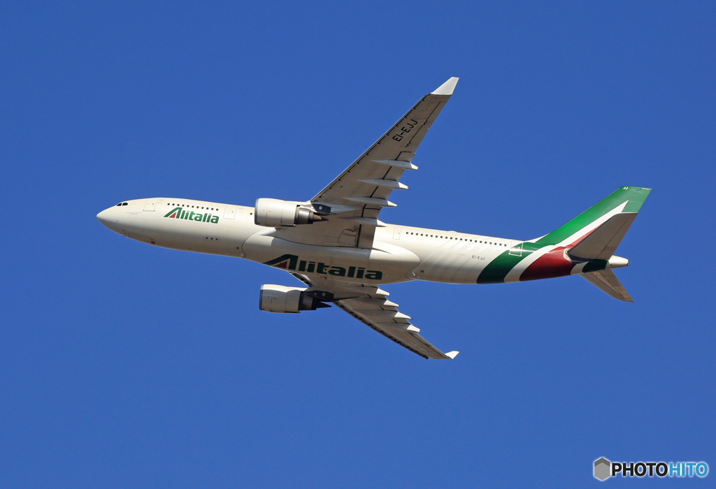 「青が大好き」☀Alitalia A330-202 EI-EJJ 離陸です
