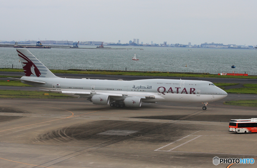 「曇り」QATAR 747-8　政府機  珍しい飛行機ですね！