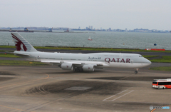 「曇り」QATAR 747-8　政府機  珍しい飛行機ですね！
