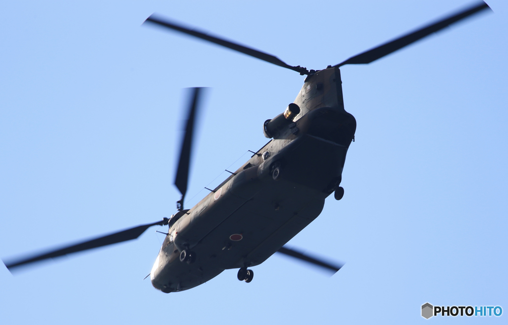 「青が好き」陸上自衛隊の ヘリコプター
