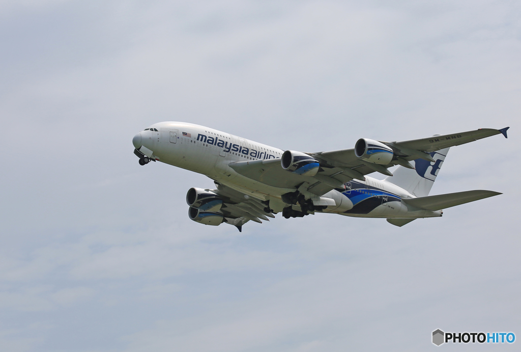 [青い空] Malaysia A380-841 9M-MNB 離陸