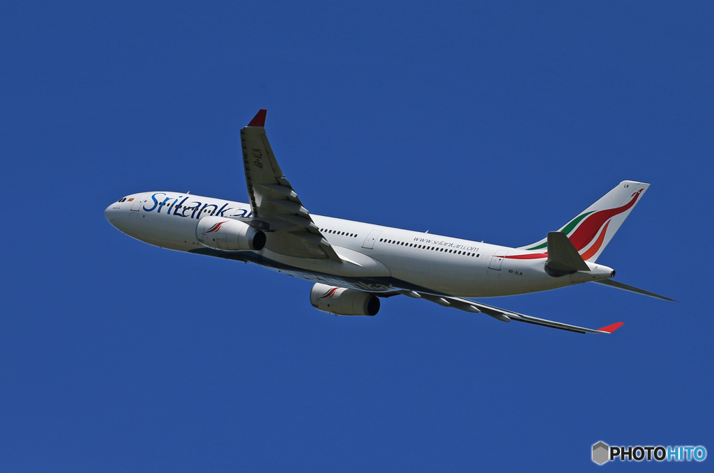 「真青の空」 SriLankan A330-343 4R-ALN飛行