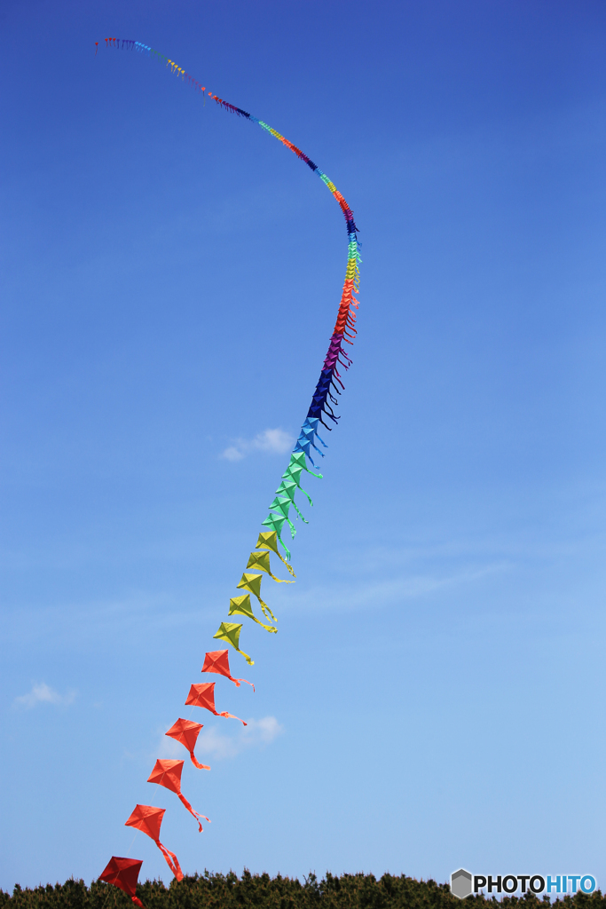 [cool]     長い・ダイヤ連凧「カラフル凧」