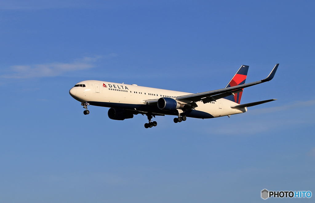 ☀「青い空」が一番 DELTA 767-332 N192DN 着陸です