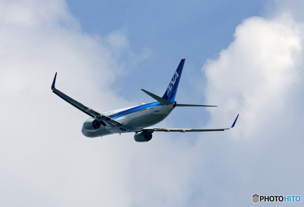 「青が大好き」 ANA 737-881 JA69AN 飛び立ちです