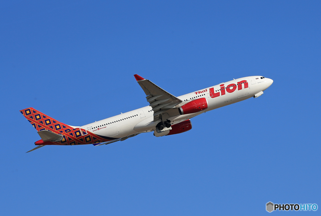 「真青の空」 LION AIR A330-343 HS-LAI飛ぶ