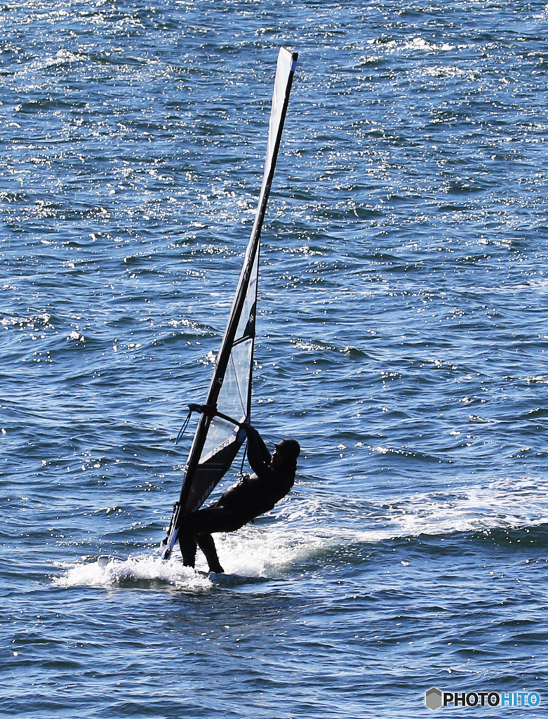 「淡い海」　頑張る・ウインドサーフィン