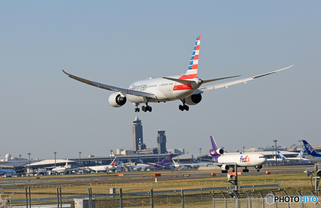 「青が好き」 American 787-8 N818AL 着陸です
