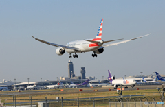 「青が好き」 American 787-8 N818AL 着陸です
