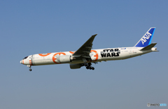「青空」 STAR WARS JA789A 着陸します