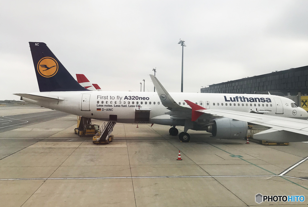 ウイーン国際空港の風景 / Airbus A320 neo    (1149)