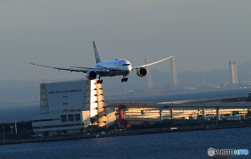 「良い空～」✈  羽 田 空 港 の 夕 景 ☮