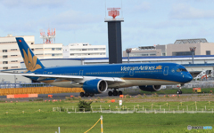 「青」 Vietnam A350-941 VN-A886 着陸です