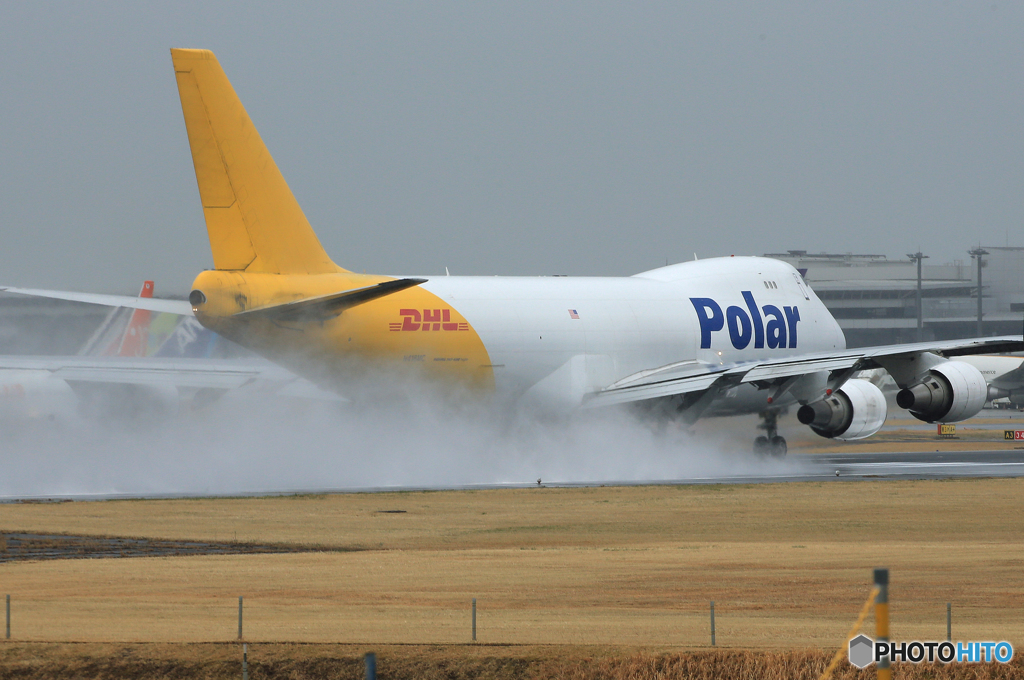 「さくらの山」 　☂雨の日は辛いですね 離陸です