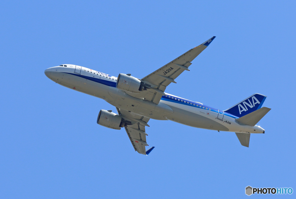  「晴れ」 ANA A320-271N neo JA211A 飛ぶ