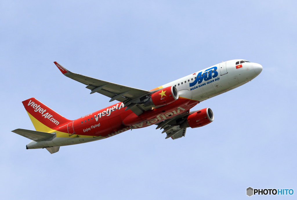 「真青の空」 Viet Jet A320-214 飛ぶ