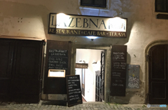 チェコ南部（８５５）粋な・夜のレストランの入り口