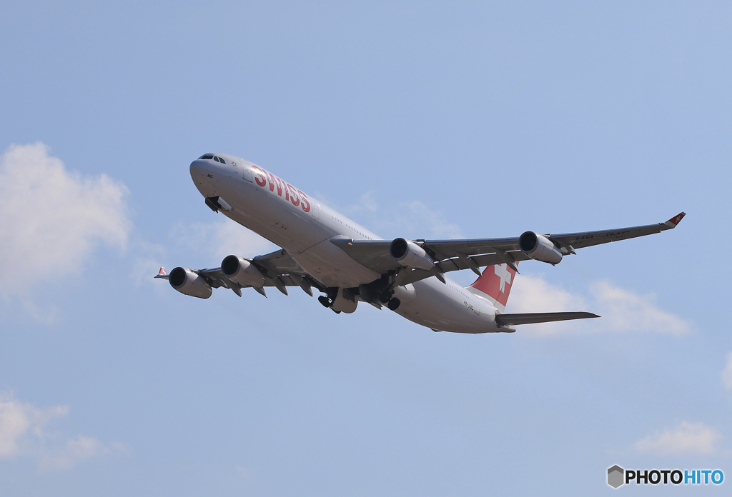 「スカイ」 SWISS A340-313 HB-JMC 離陸します