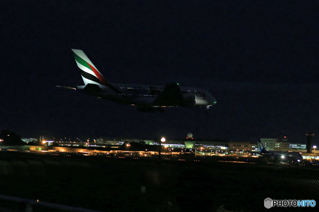 「あおいそら」? エミレーツ　A380  Landing