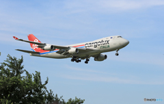 「良い天気」 Cargolux 747-400 LX-YCV 着陸ですよ。