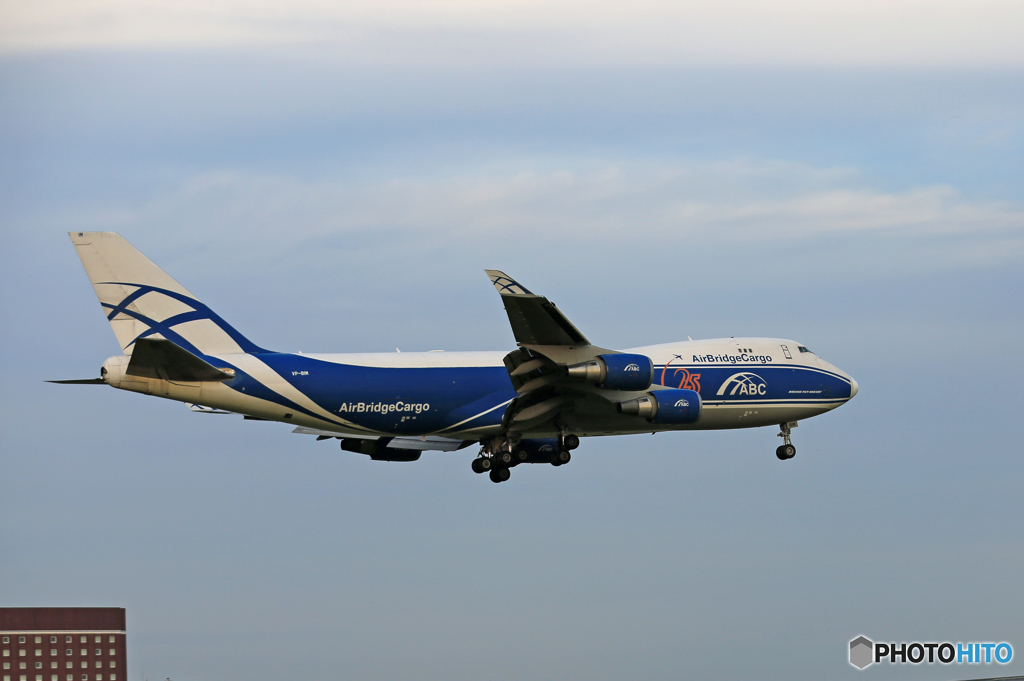青い空]Air Bridge Cargo 747-4F VP-BIM着地前