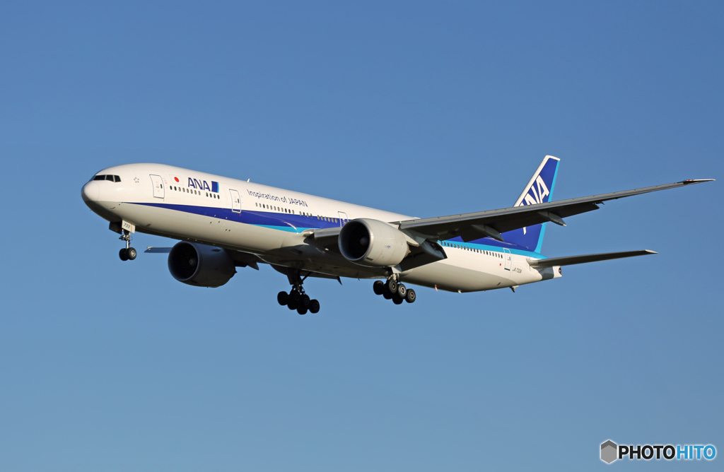 「良い空～」 ANA 767-381 JA733A着陸です