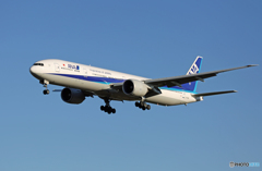 「良い空～」 ANA 767-381 JA733A着陸です