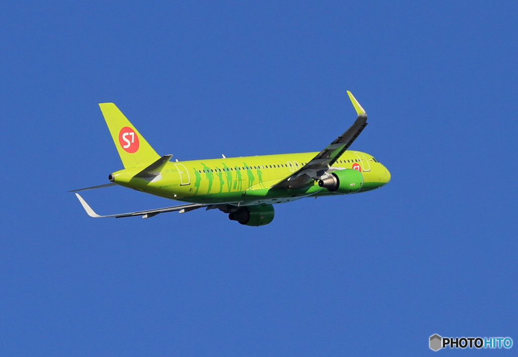 「青色」 S7 A320-214 VP-VOL 飛び立ちです
