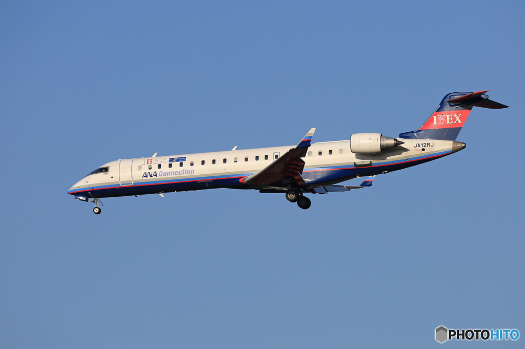 「SKY」 IBEXボンバルCRJ-702 JA12RJ Landing