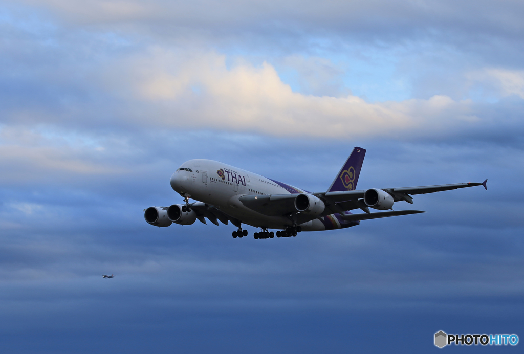 「良い雲」THAI  A380-841 HS-TUA  W Landing