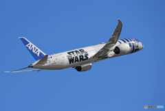 「真青の空」 STAR WARS 787-8 JA873A 飛ぶ