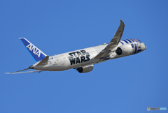 「真青の空」 STAR WARS 787-8 JA873A 飛ぶ