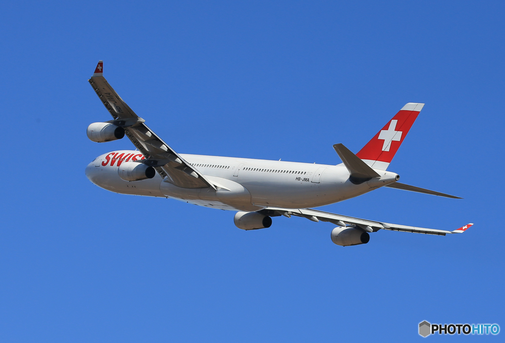 「青が大好き」 SWISS A340-313 HB-JMA離陸 
