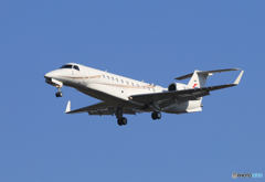 「晴れ」東方公務エンブラエルERJ-135 到着