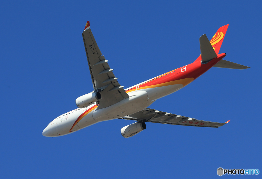 「真青の空」 香港航空 A330-343 B-LMN 飛ぶ