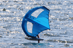 「クール」青い・ウイングサーフィン