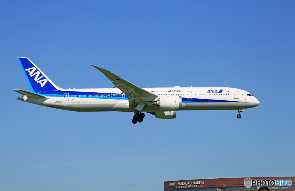 「青が大好き」 ANA 787-9 JA892A 着陸します