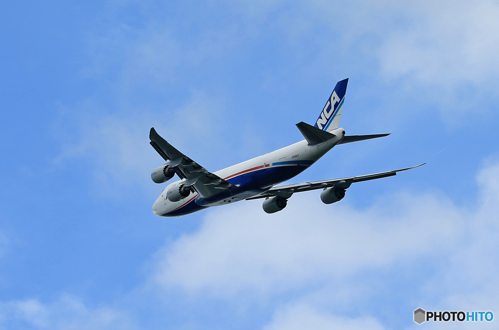 ☆「ブルー」コロナ禍で活躍する貨物機　NCA 747-8KZF