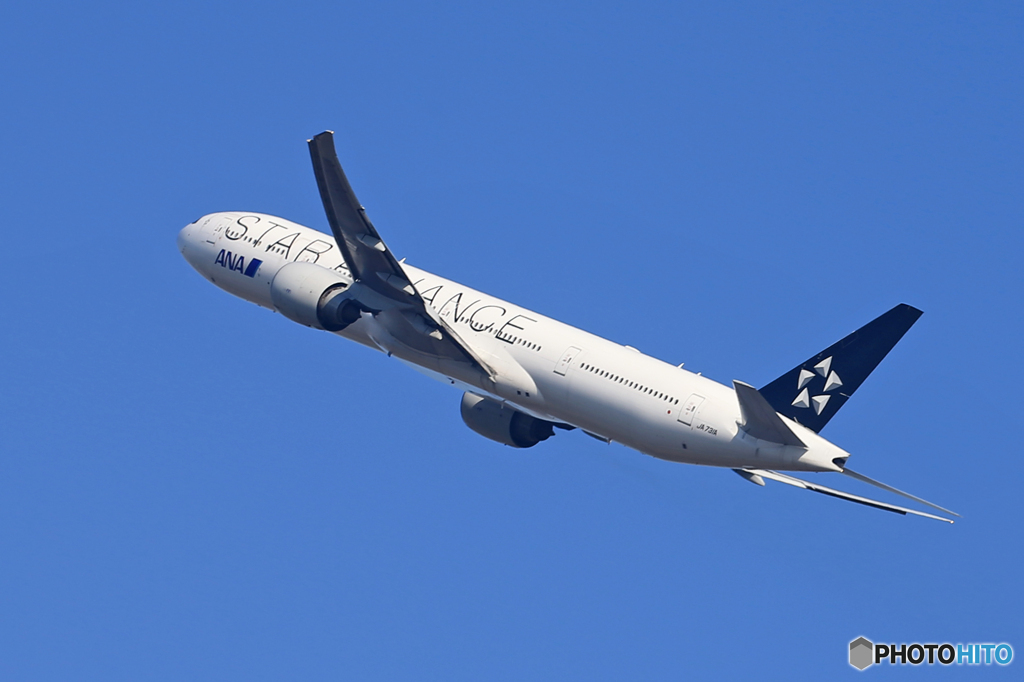 「青の空」 ANA　STAR　777 飛ぶ