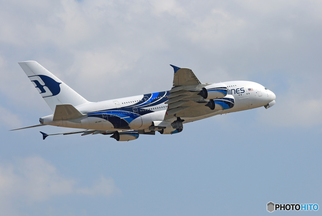 「青色」 Malaysia A380-841 9M-MNC 離陸 です