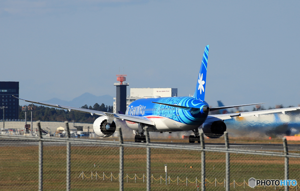 「青色」Air Tahiti Nui 787 出発