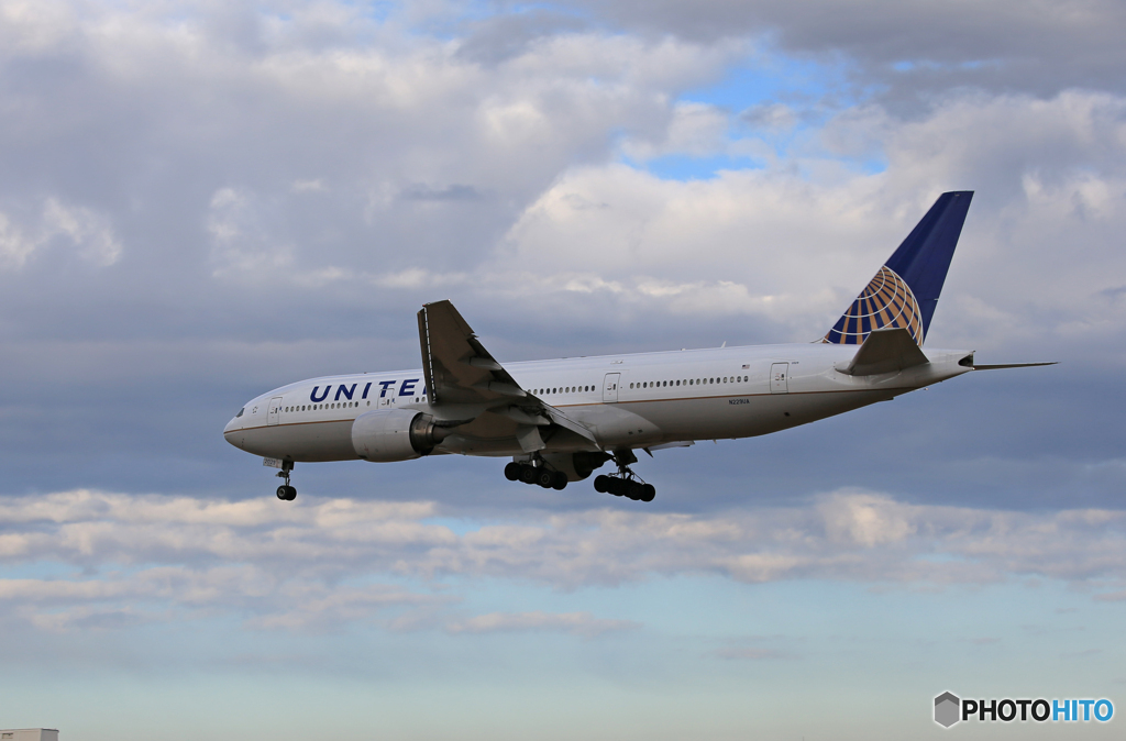 「青色」UNITED 777-222 N229UA 到着です