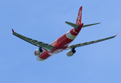 「すかい」 Air Asia A330-343 HS-HTG 離陸します