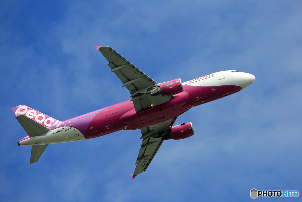 「群青色」 peach A320-214 JA802P 飛び立ちです