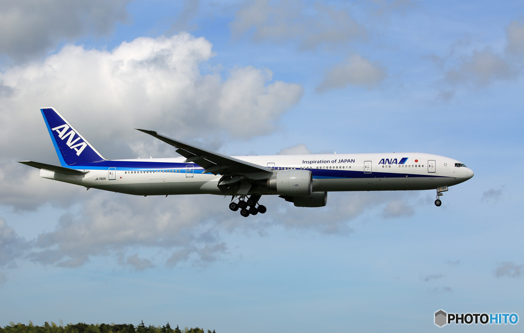 「青が好き」 ANA 777-381 JA782A Landing