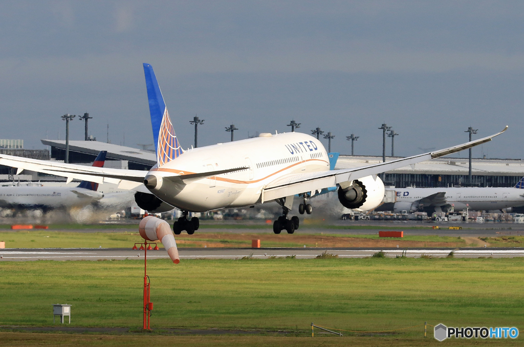 「青い空」が一番 UNITED 787-8 N29907 到着