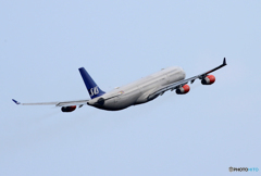 「そらー」 SAS A340-313 LN-RKG 飛ぶ