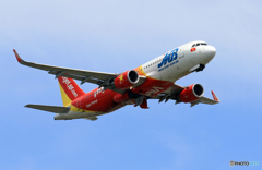「青色が好き」  Vietjetair A320-214 離陸します