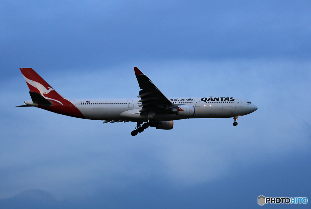 「すかい」 QANTAS A330-303 VH-QPB Landing