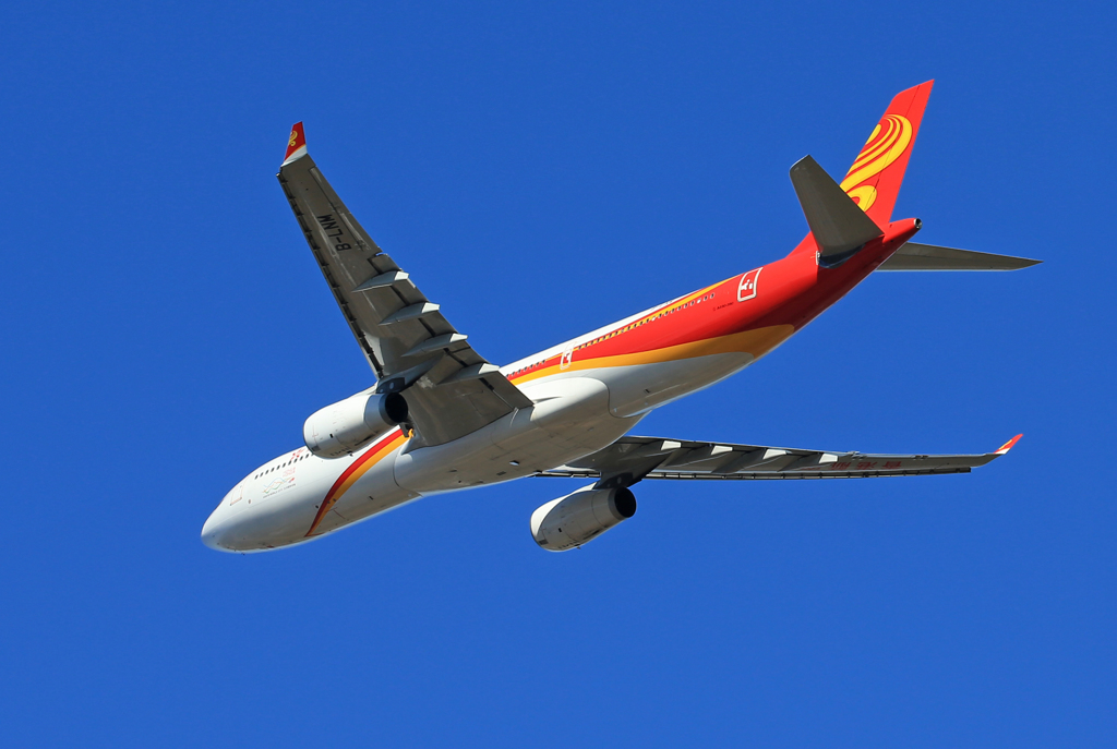 「青の空」HONG KONG A330-300 B-LNM飛ぶ